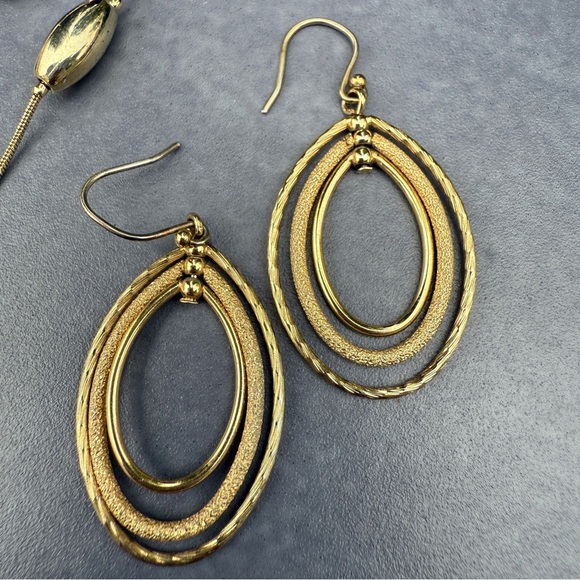 Trifari Gold Necklace and Earrings Set - Picture 12 of 16